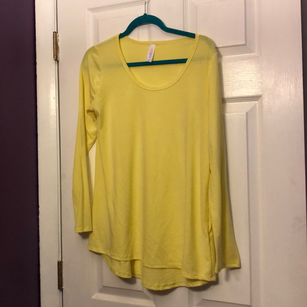LulaRoe Lynnae? Top yellow S